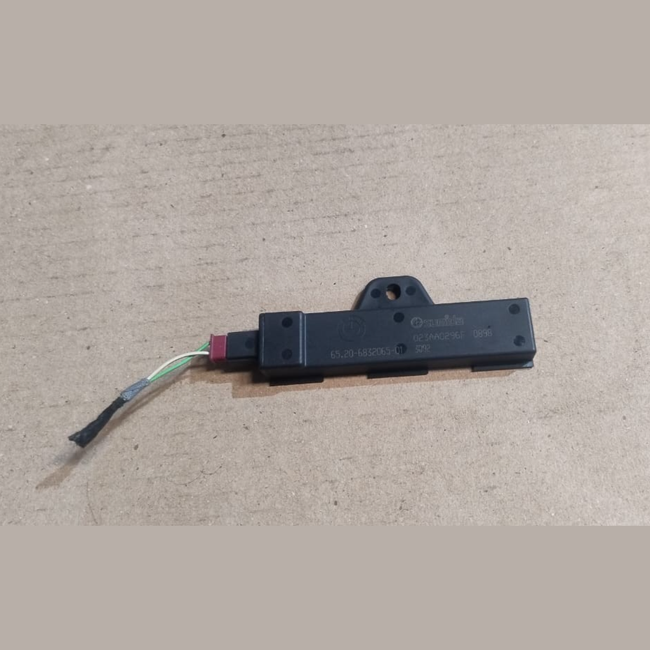 BMW F40 G20 G21 G11 G12 G15 G16 KEYLESS ENTRY COMFORT ACCESS ANTENNA- 6832065