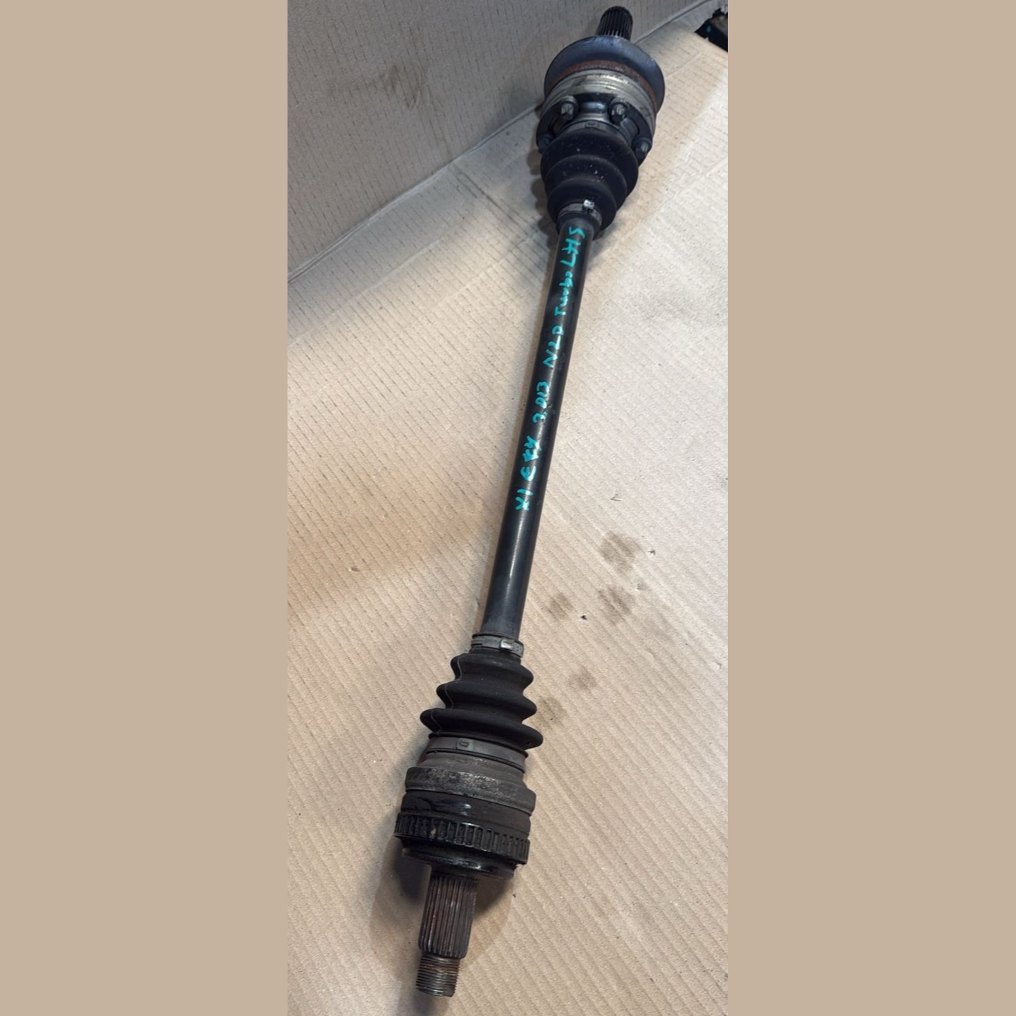 BMW AXEL OUTPUT SHAFT  E84 X1 N20 2013 RP LEFT SIDE LK=86MM/D=38MM 3320-7591597