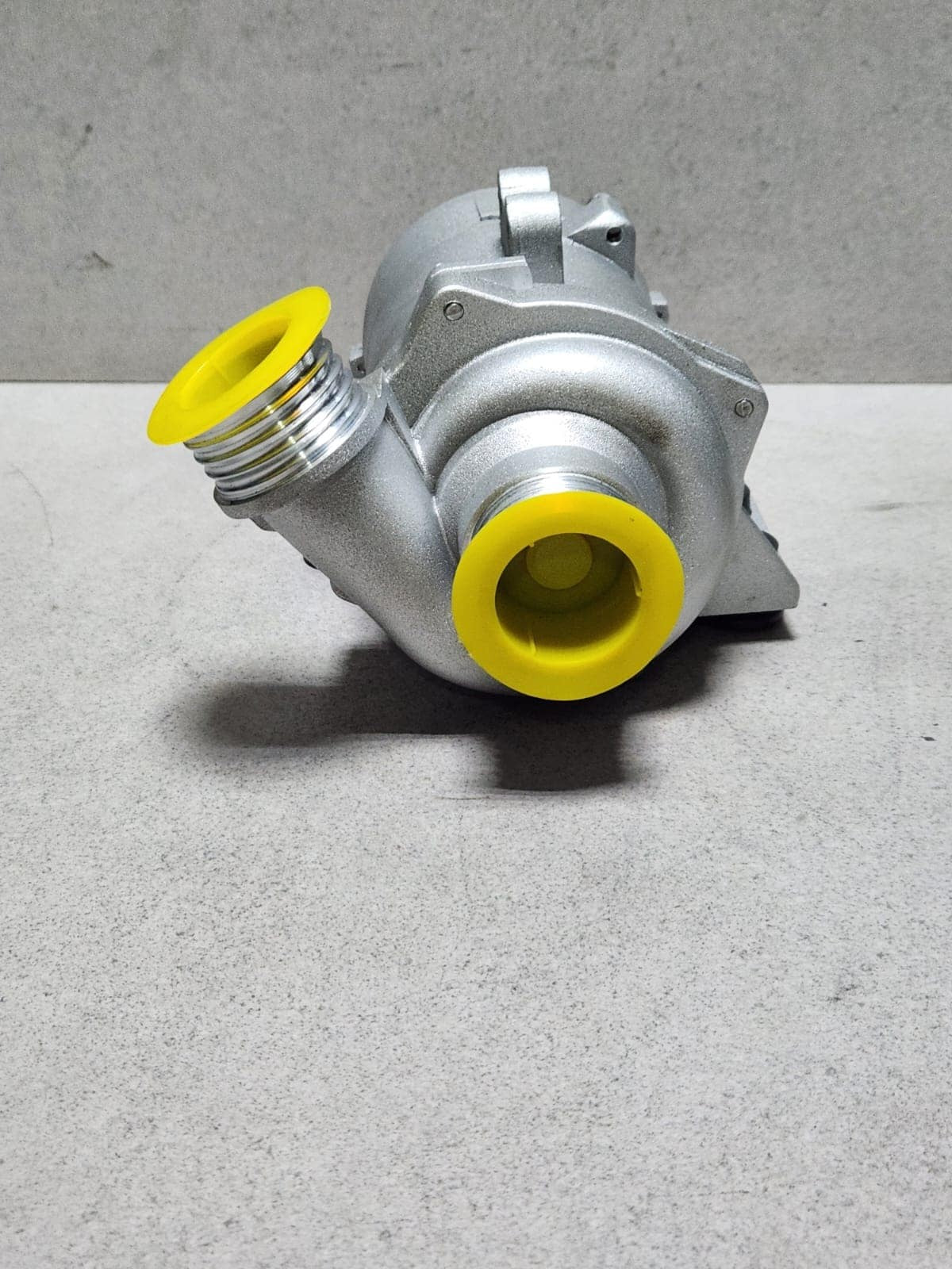 Genuine 2008-2013 BMW 128i Electrc Water Pump 11517586925 E90 X3 Z4 1 3 5 Series