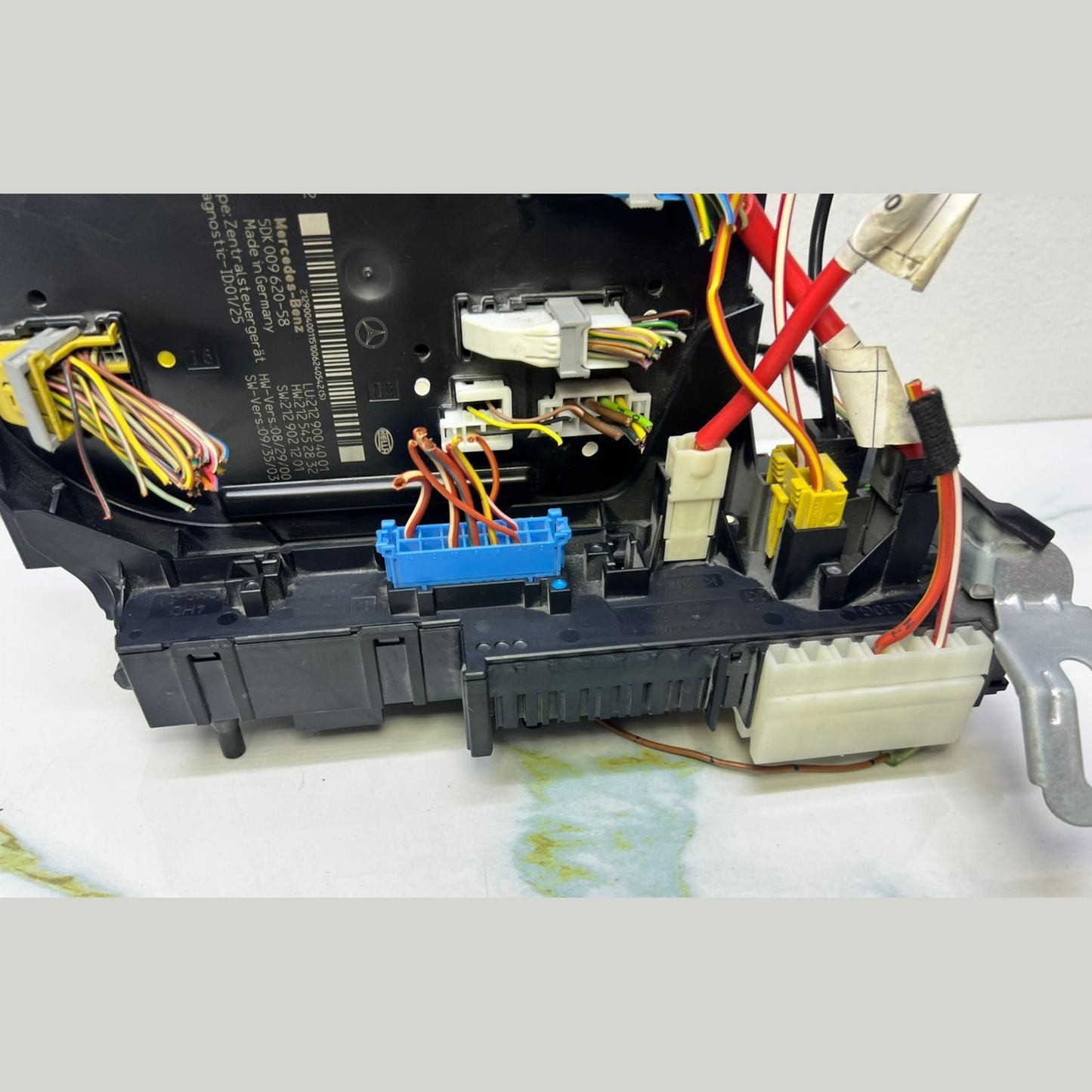 2010-2016 Mercedes-Benz E350 Rear Fuse Relay Box Sam Assy 212 9004001 W212 E550