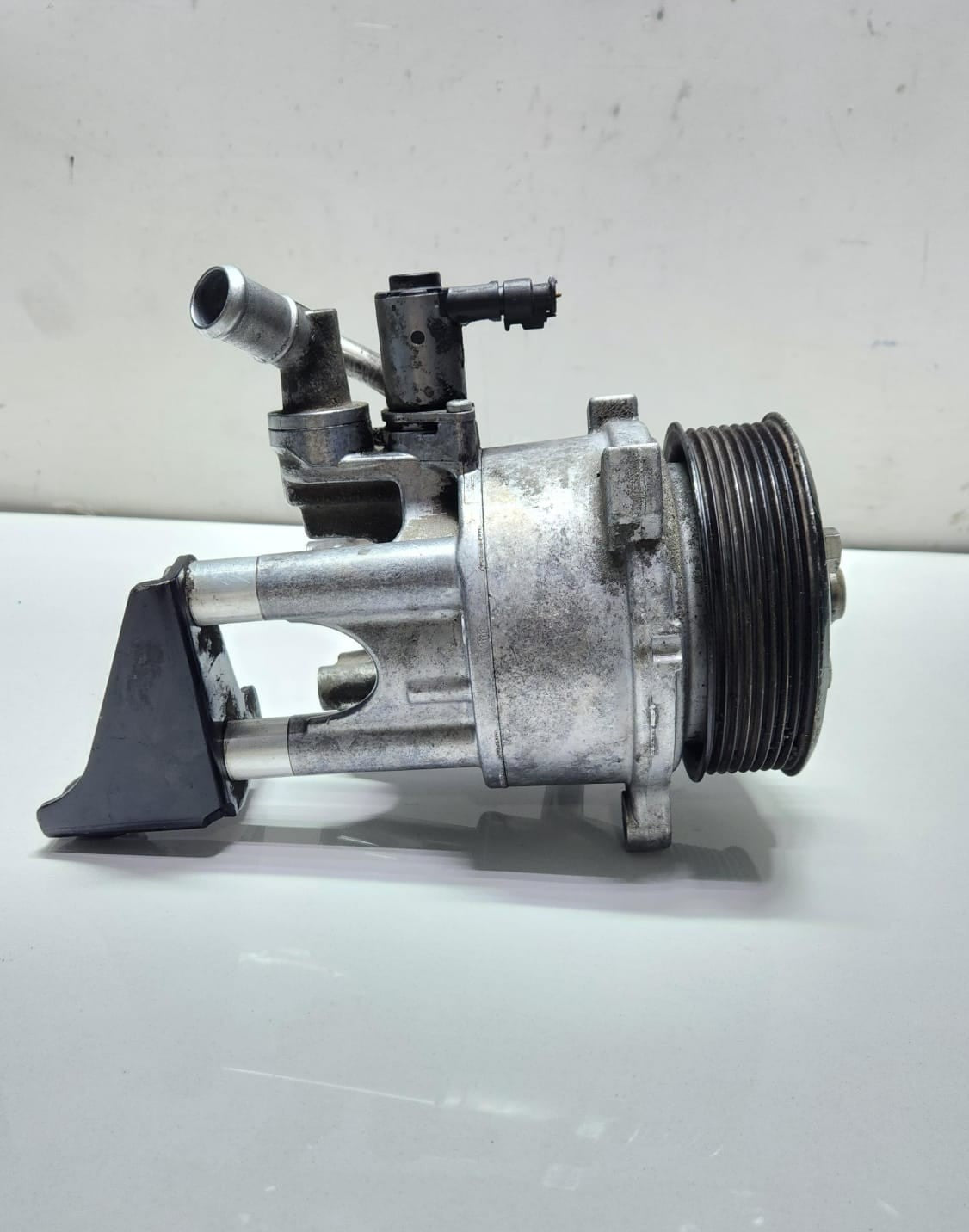 BMW  F10 Hydraulic Pump Dynamic Drive 6850590 6 Series OEM