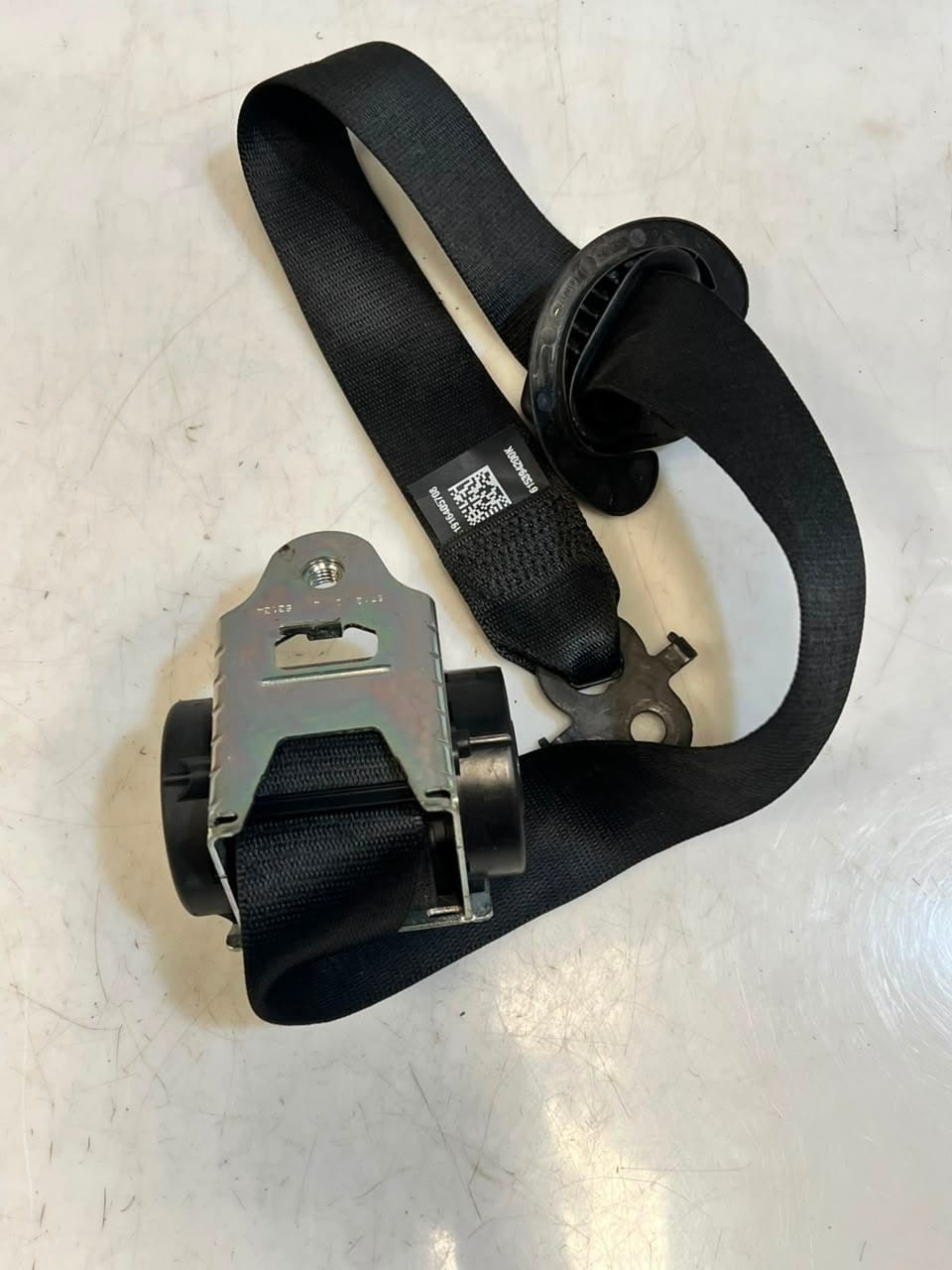 2011-2017 BMW 5 Series F10 F11 Front Seat Belt Left 610126300E OEM