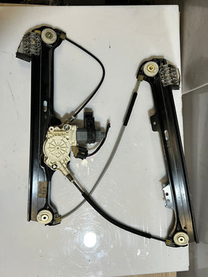 2006-2010 BMW 550i 5 Series E60 E61 Front Right Window Regulator 7184384 OEM