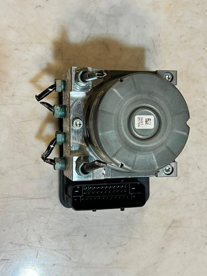 2018 BMW 320i F30 F31 F32 Abs Pump Control Module 6881172 OEM