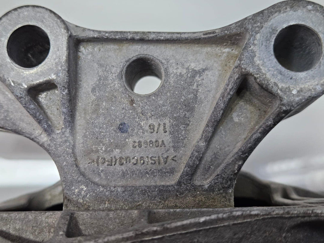 9423376-2024 BMW X1 U11 B38N Engine Mount Right Side OEM