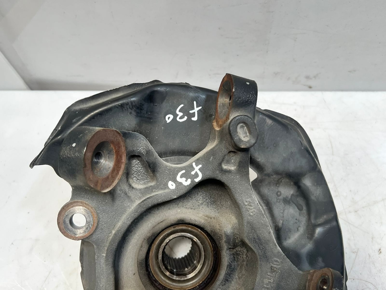BMW 1' 2' 3' F20 F21 F22 F23 F30 F31 Rear Wheel Hub Rear 6867261 OEM