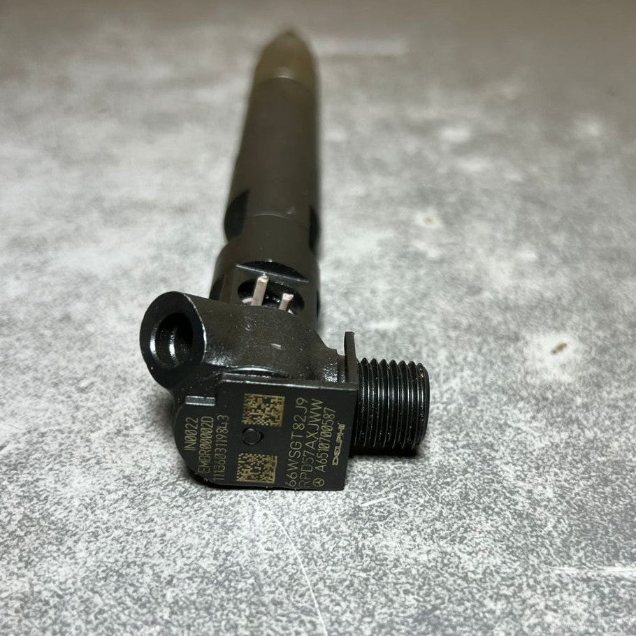 Genuine Mercedes W212 W164 Fuel Injector Sprinter OM651 A651 0700587 Oem Diesel