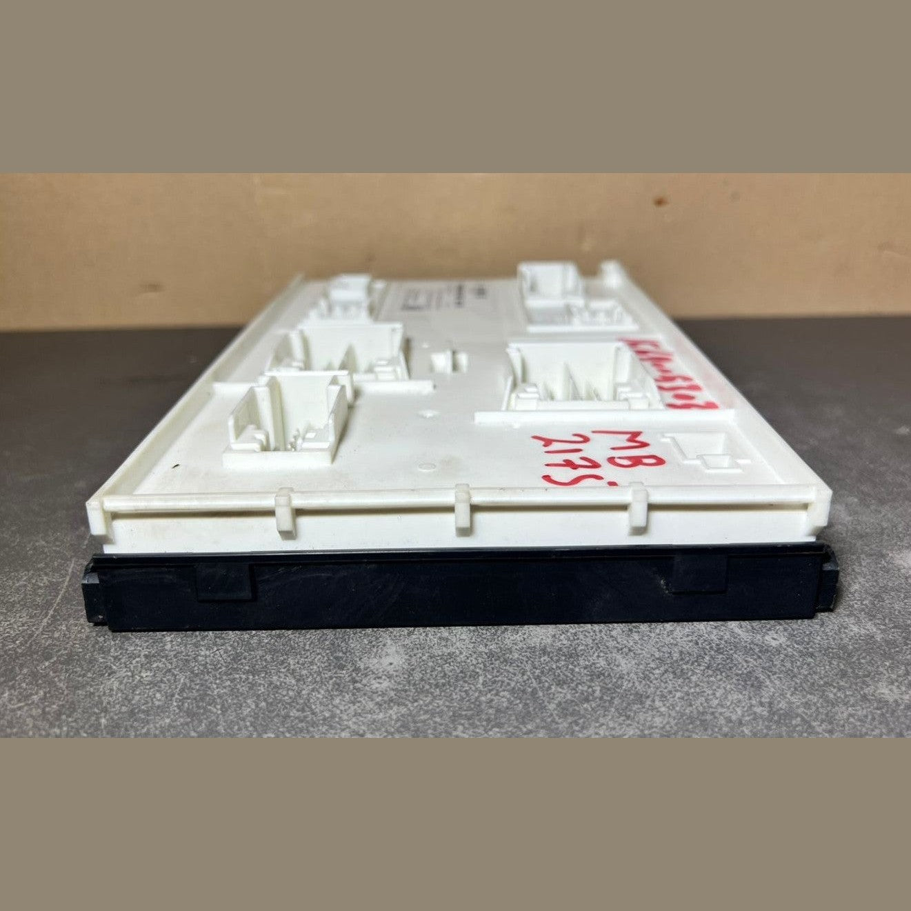 Mercedes-Benz W156 GLA GLC Front SAM Body Control Module Unit A156 9005303 OEM