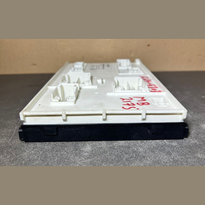 Mercedes-Benz W156 GLA GLC Front SAM Body Control Module Unit A156 9005303 OEM