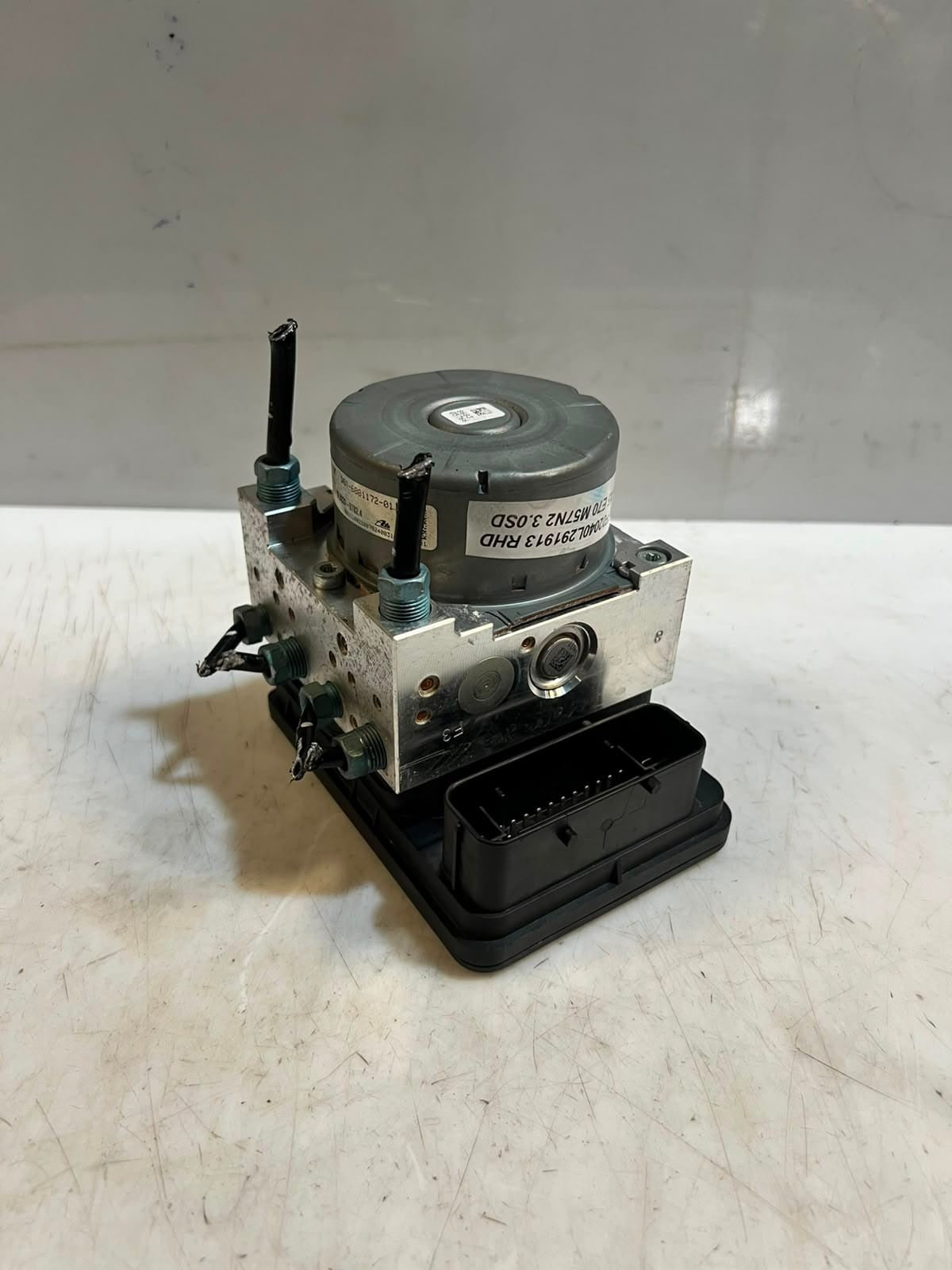 2018 BMW 320i F30 F31 F32 Abs Pump Control Module 6881172 OEM