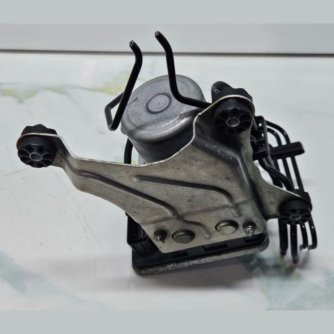 2016-2019 BMW G11 G12 7 Series, G30 5 Series, G01 X3 Abs Pump Module 6880538 OEM