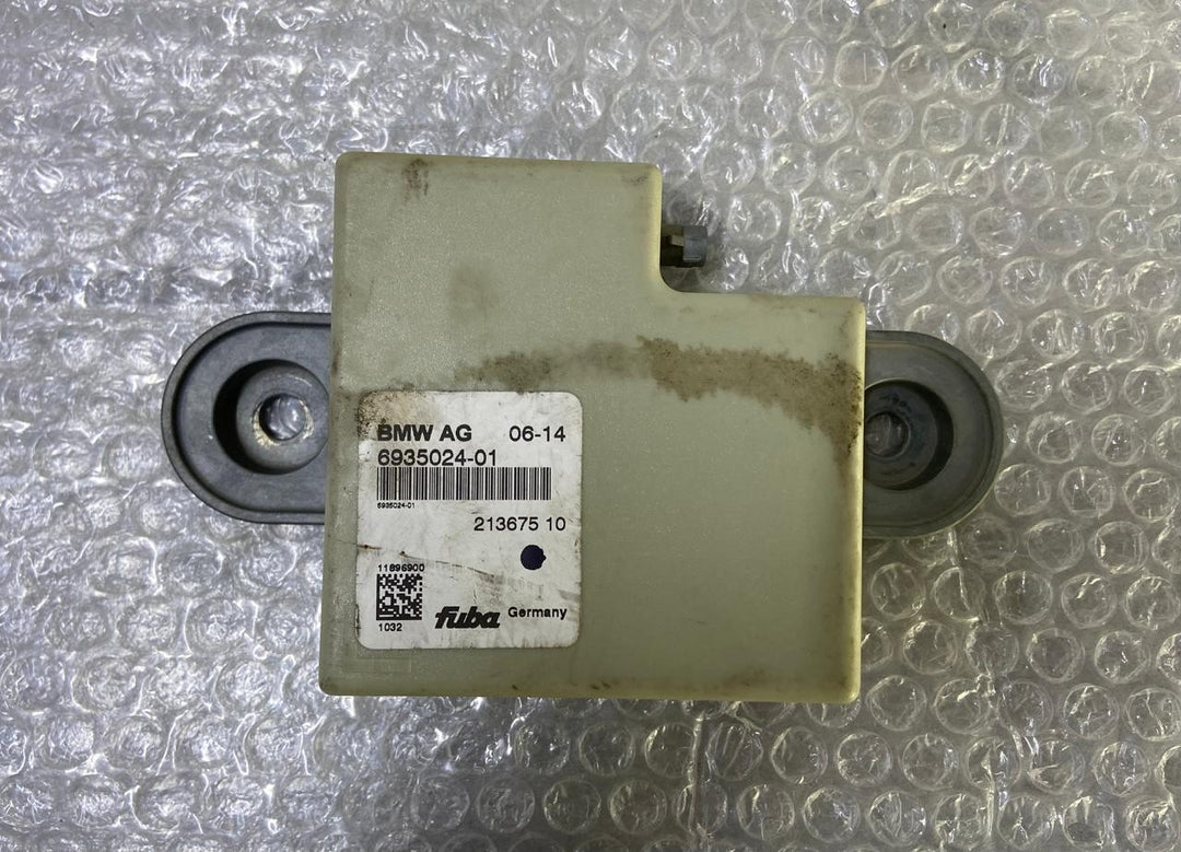 OEM BMW X5 E70 Radio Antenna Amplifier Control Module Unit 6935024