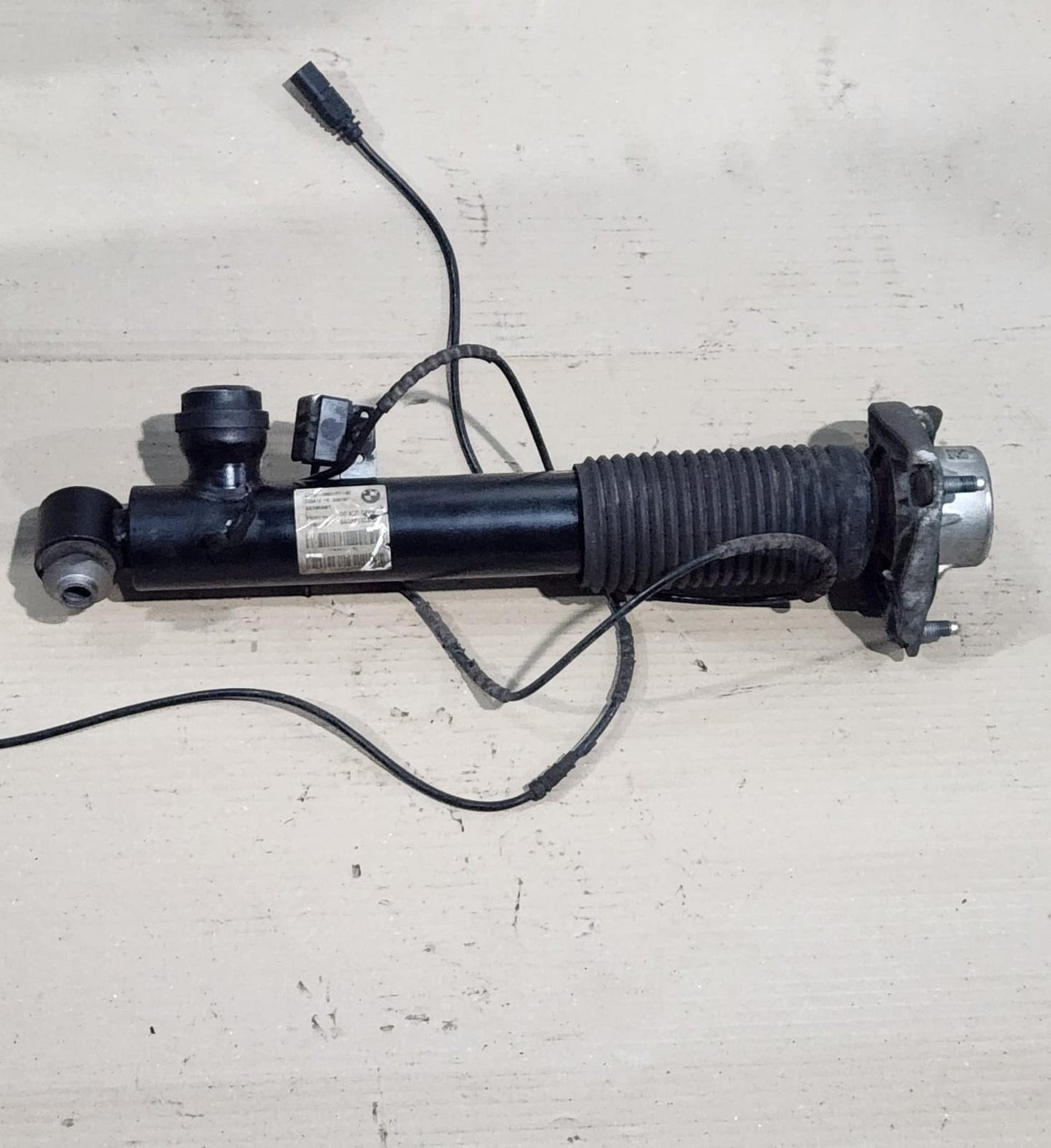 2012-2018 BMW X5 Shock Absorber Rear Left 6863177 X5 F15 and X6 F16 VDC