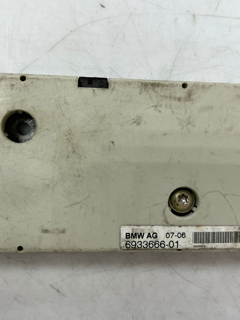 BMW 7 Series E65 E66 radio signal Antenna Amplifier Diversity 6933666 OEM