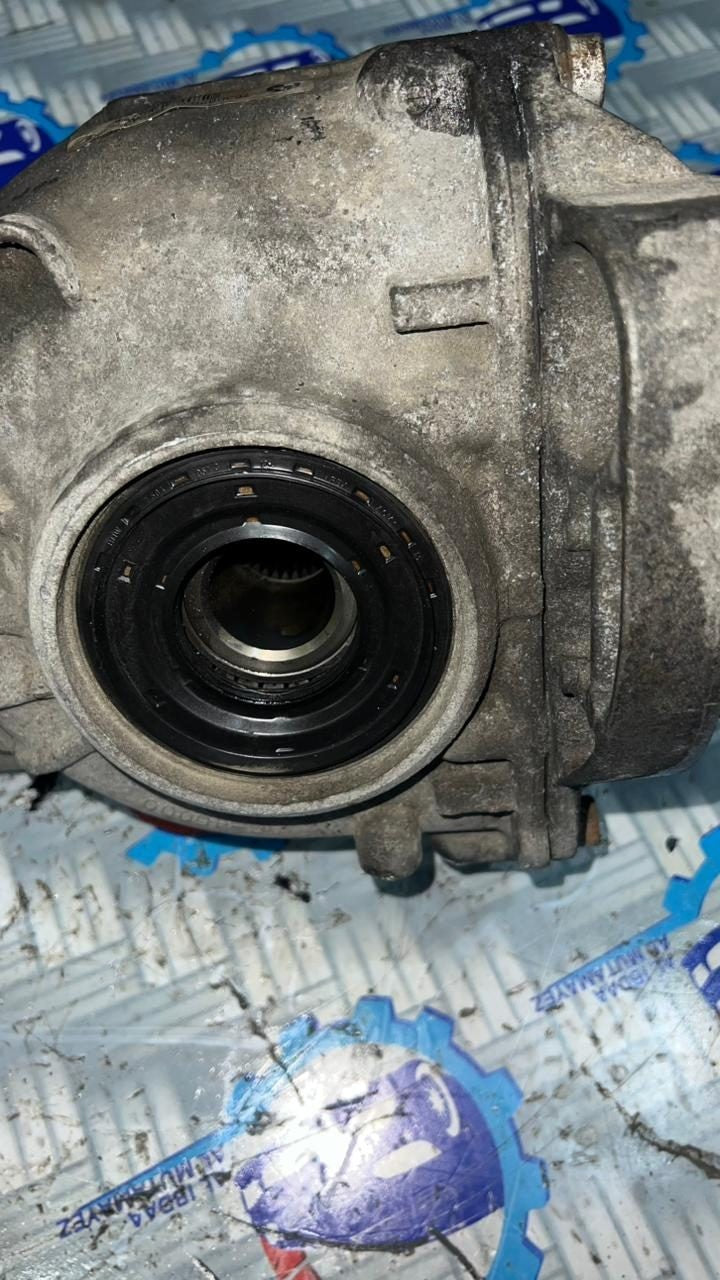 2014-2015 BMW 535d Rear Differential 7630820 5 Series F10 F11 730D 530D 2.56 