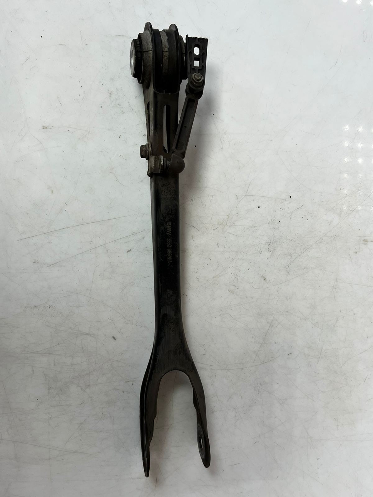 2016-2025 BMW 5' M5 G12 G30 F90 Trailing Arm With Rubber Mount 6861114 OEM