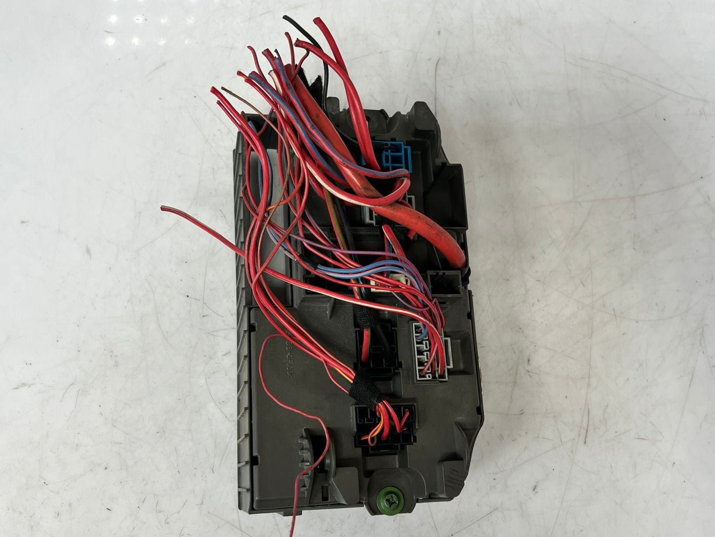 2007-2013 BMW X5 E70 and X6 E71 E72 Power Distribution Fuse Box 6976384 OEM 