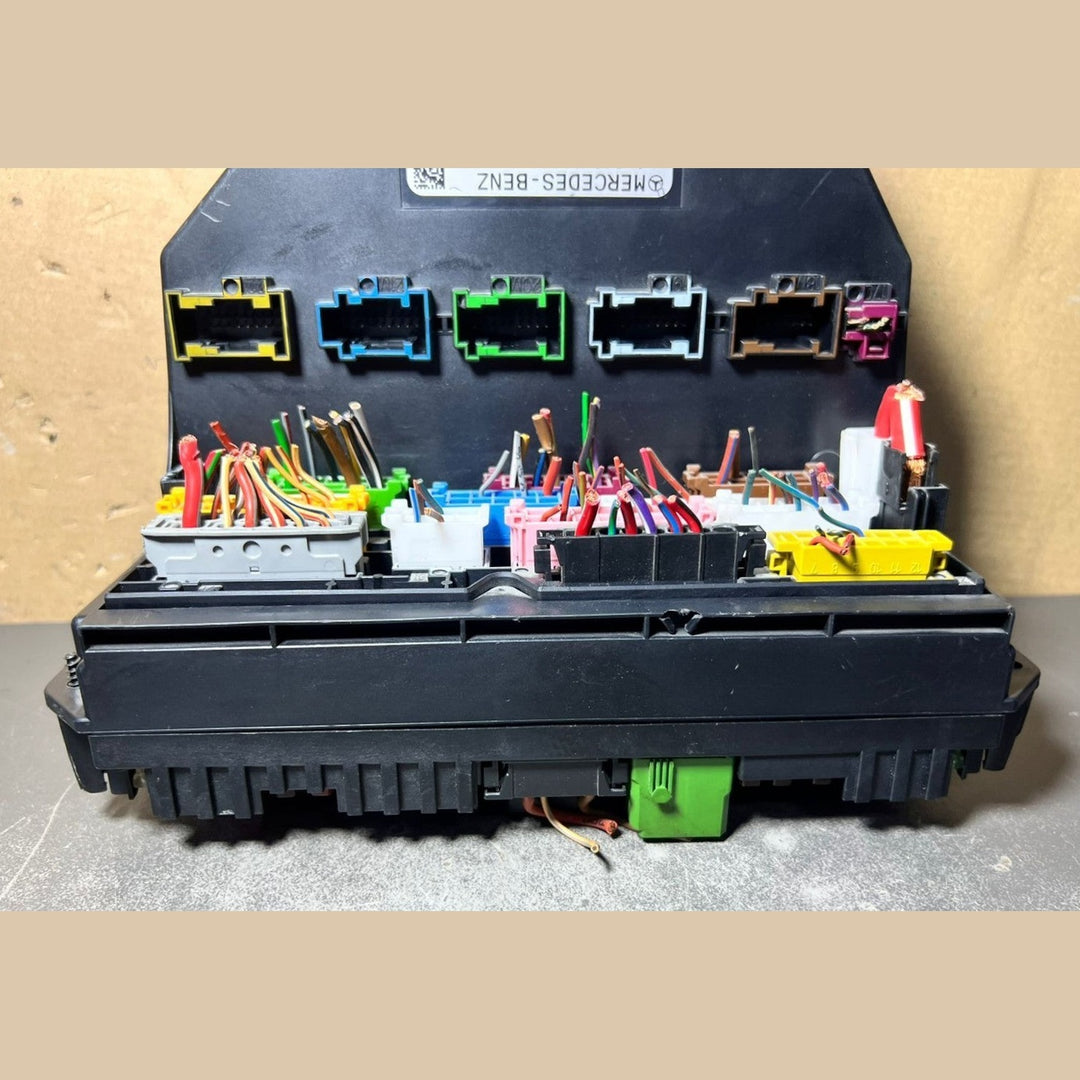 10-16 Mercedes-Benz W212 W204 Front SAM Module Relay Fuse Box A212 9003814 OEM