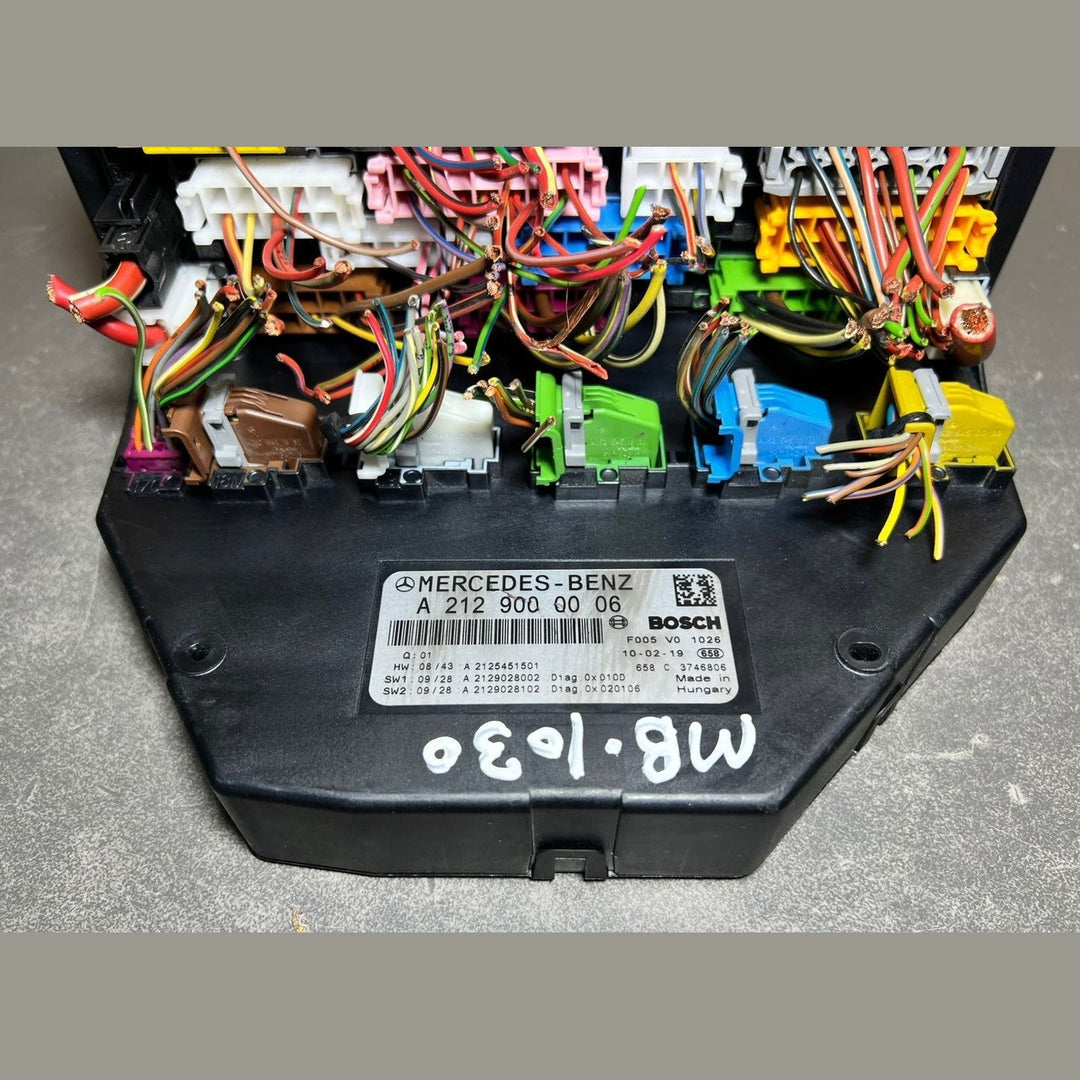 10-16 Mercedes-Benz W212 W204 Front SAM Module Relay Fuse Box A212 9000006 OEM