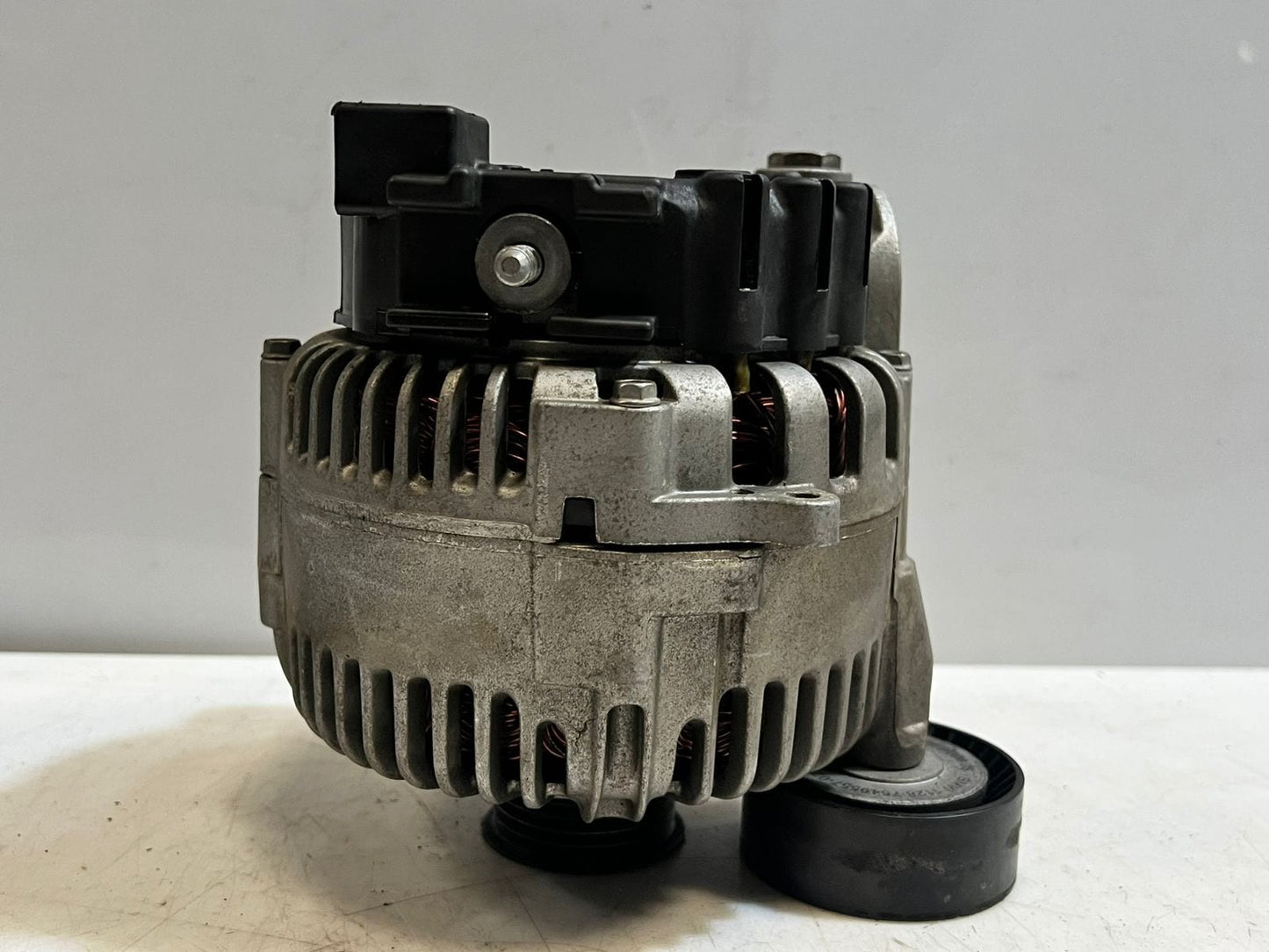 2006-2008 BMW 750i E60 E61 E63 E64 E65 E66 E67 E68 ENGINE Alternator 7542934 OEM