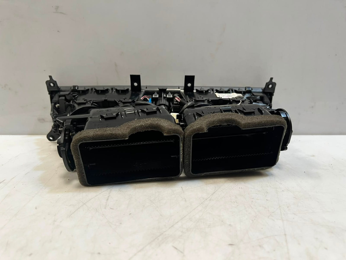 BMW 7 Series F01 F02 F03 F04 Dashboard Center Air Vent Grille Center 9115860