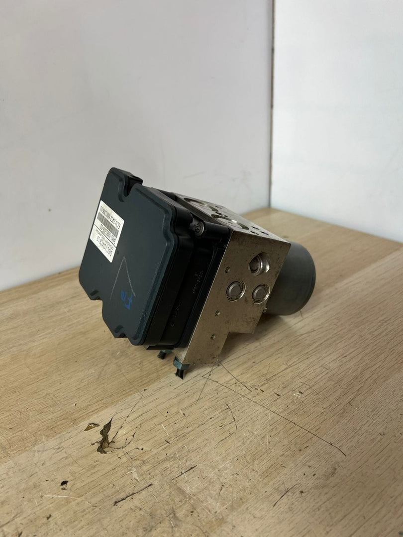 BMW 520d F11 Touring ABS ESP System Block Hydraulic Block Control Unit 6881305