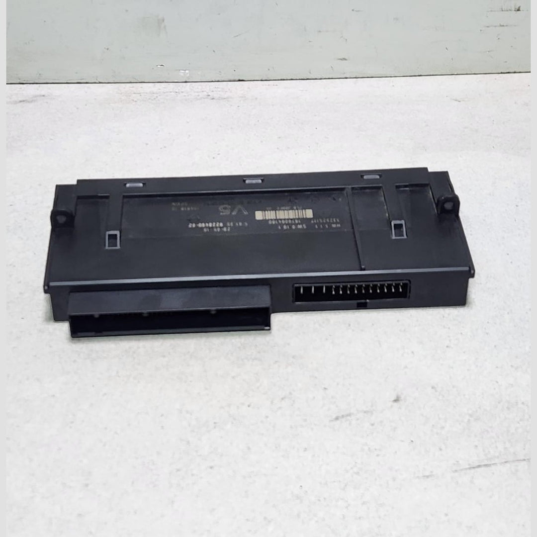2011 BMW  7 Series F01 F02 F03 F04 740i and 750i Body Control Module 9228490 OEM
