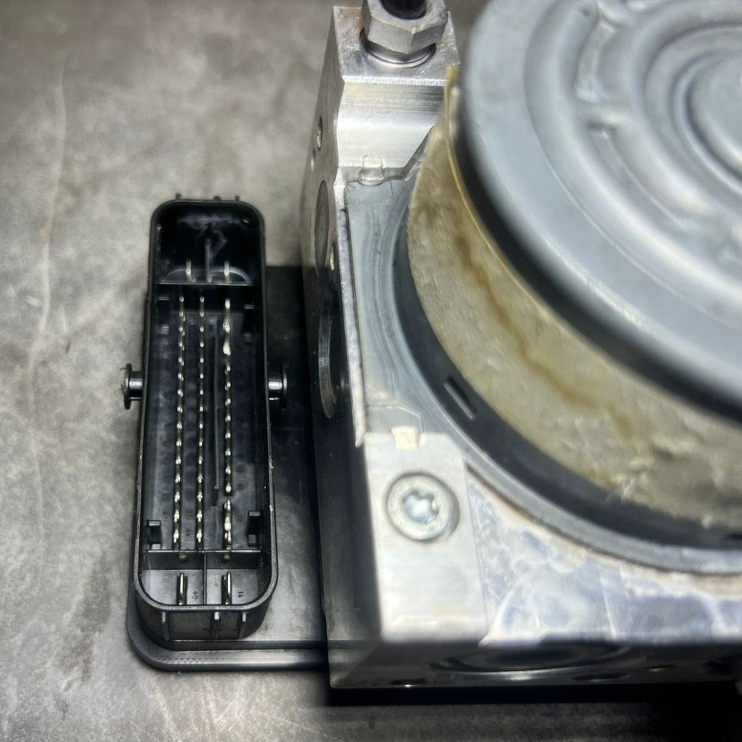 14-18 Mercedes W205 C-Class ABS Anti Lock Brake Pump Module A205 9012800 OEM