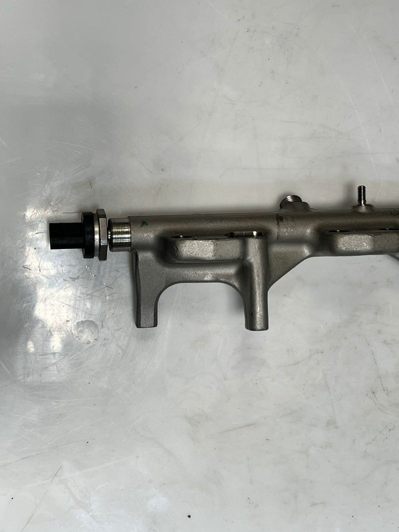 BMW F20 F30 LCI Mini F55 F56 1.5 petrol B38 Fuel Rail High Pressure 7639975 OEM