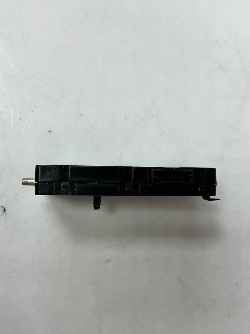 BMW F90 M5, G30, G31 G38, G11 G12 Antenna Amplifier Diversity AM/ FM 9384055 OEM