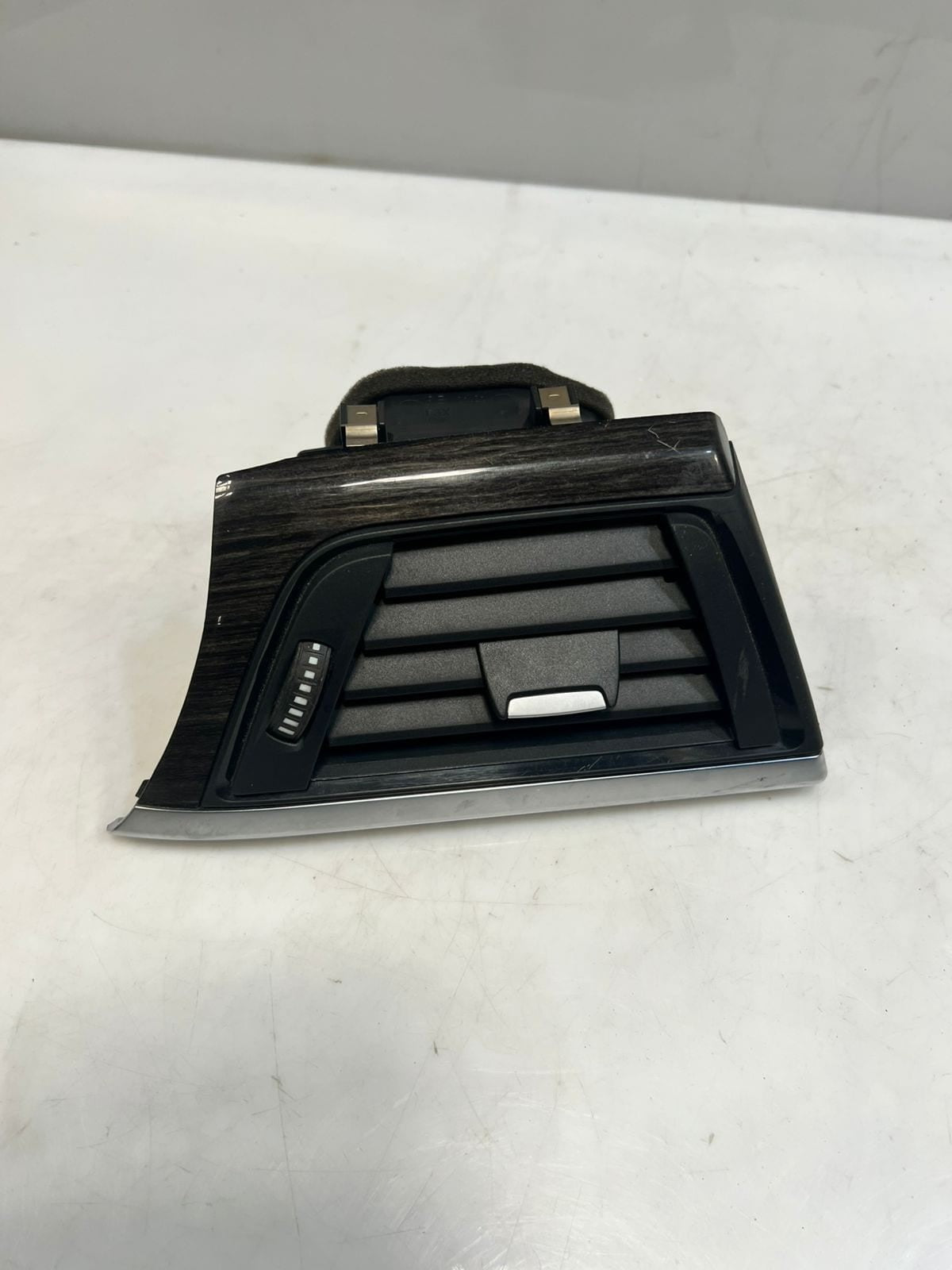 BMW 4' F30, F31, F80 Dashboard Air Vent Grille Right 9231995 OEM