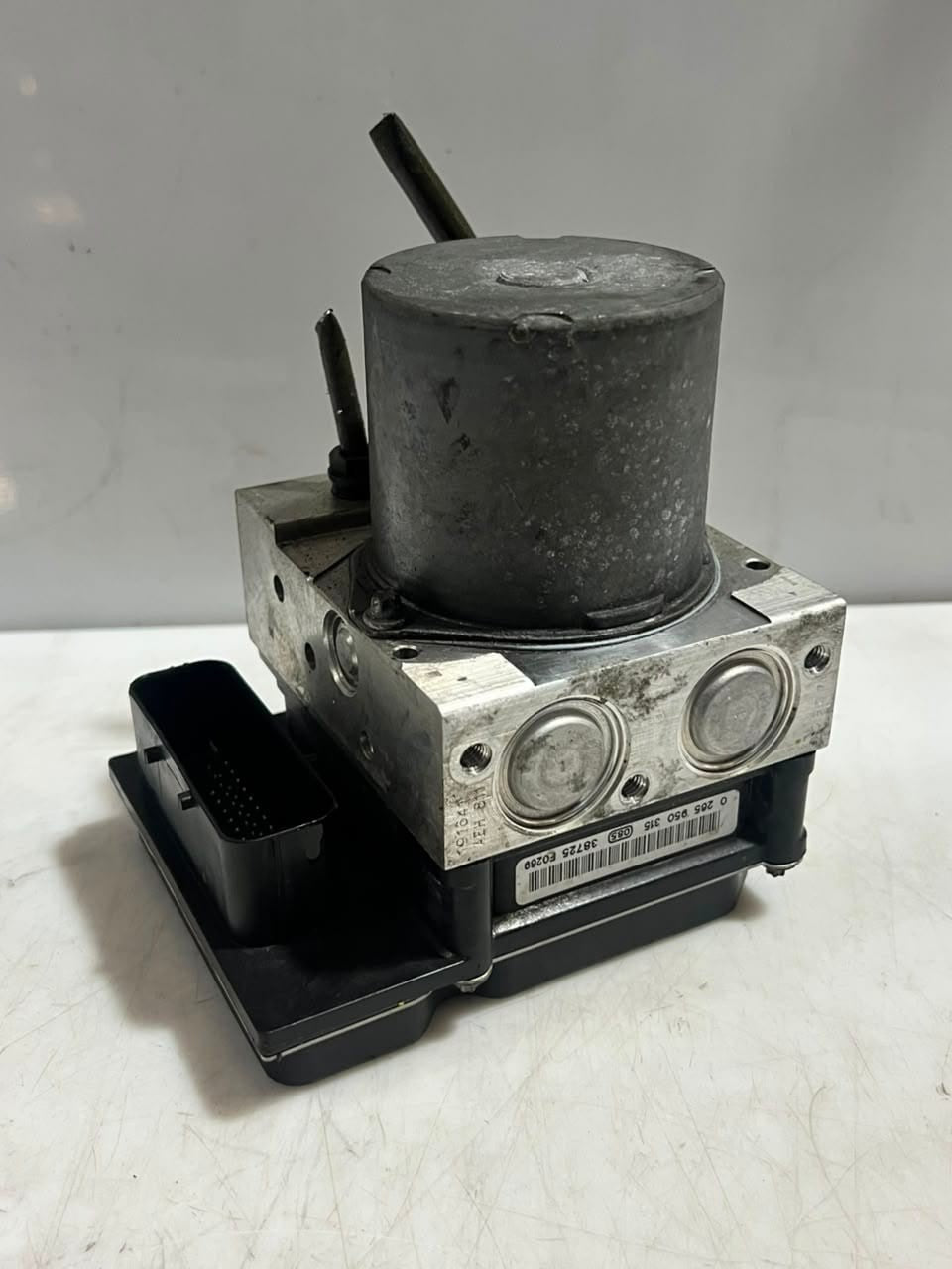 BMW 5 Series E60 E61 E63 E64 ABS Pump with Control Module 6766300 OEM