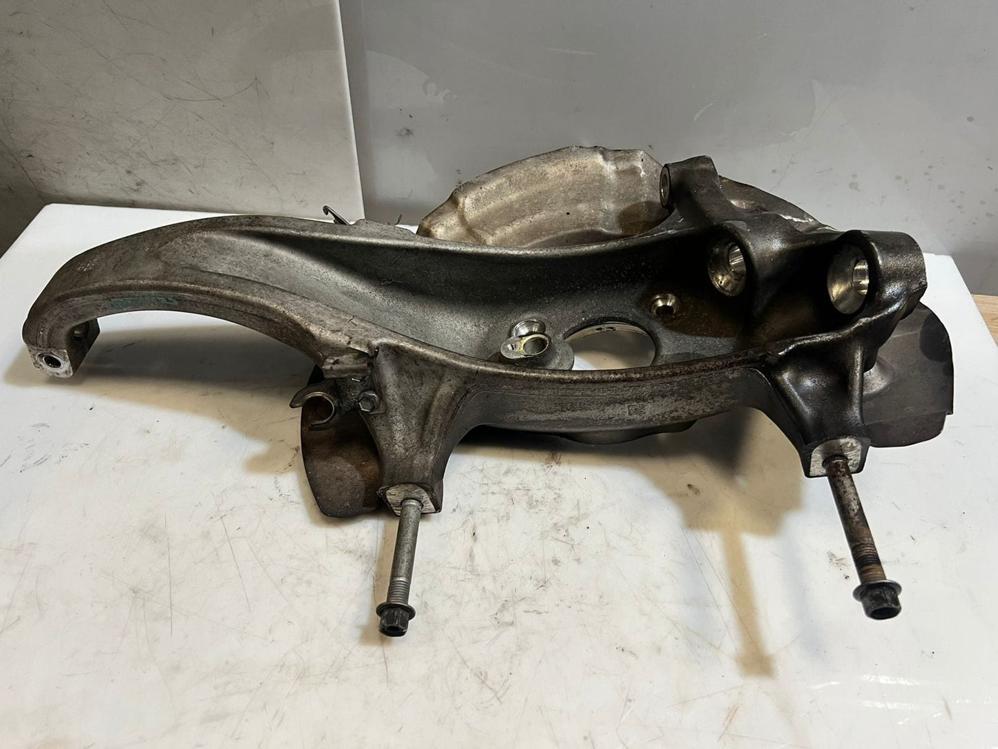 2011-2016 BMW M5 M6 F10 F12 F13 F06 Front LEFT Steering Knuckle 2284053 OEM
