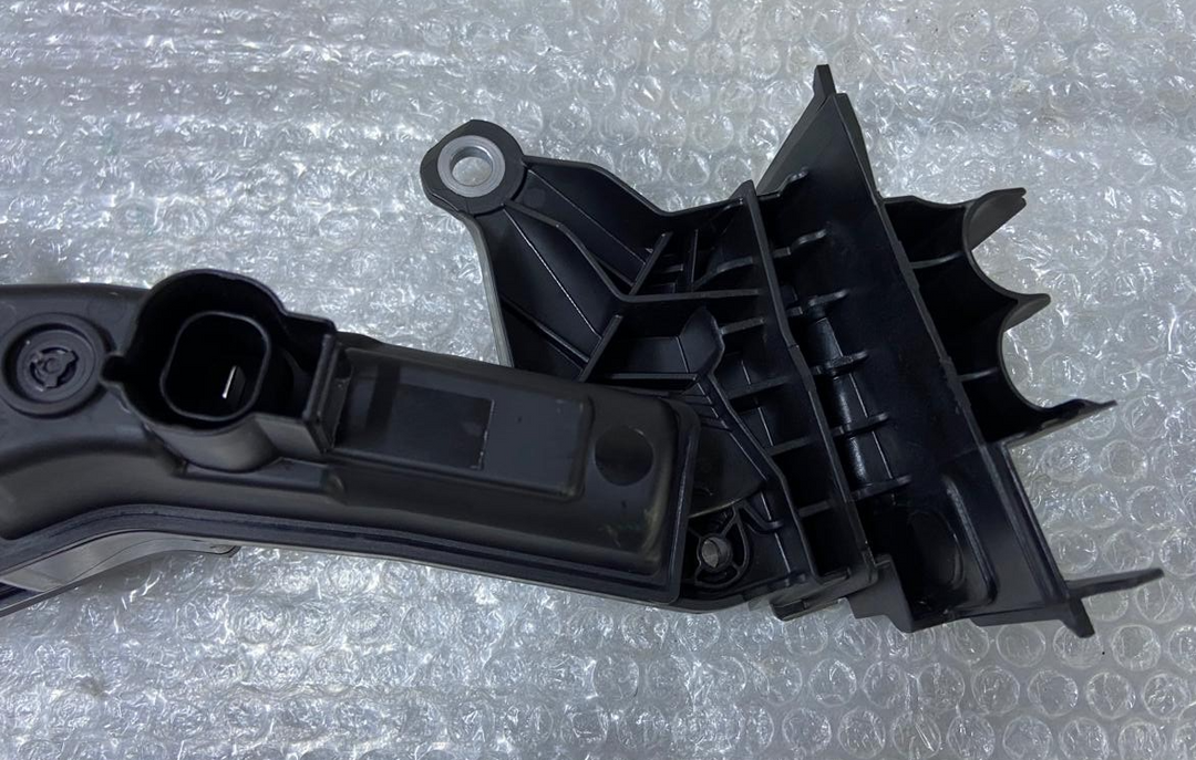OEM BMW 4 SERIES G22 G23 G26 BATTERY JUMP START TERMINAL BOX TRIM-  6842525