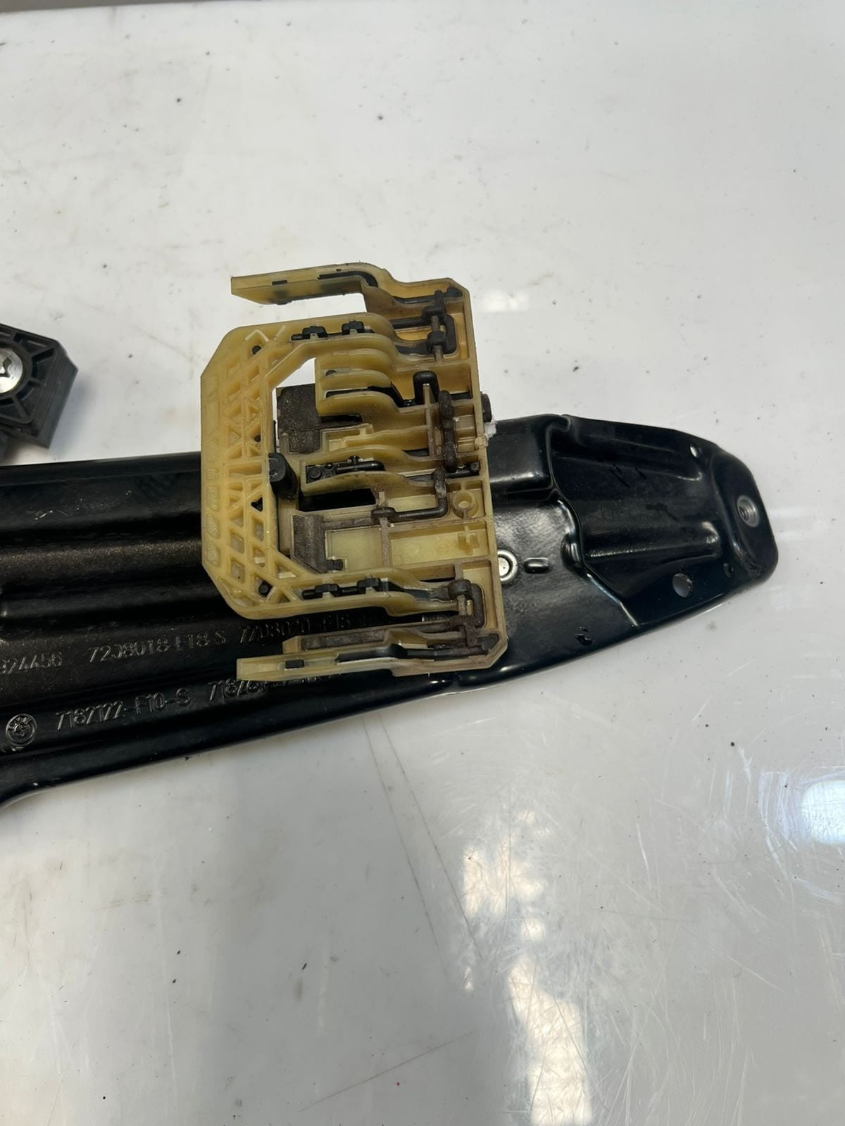 BMW 520d 5' F10 F11 Window Regulator Rear Right 7182122 OEM