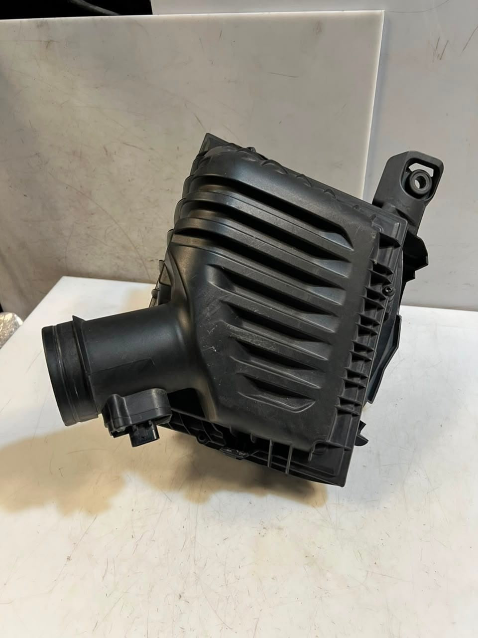 2015-2021 BMW X1 2' F45, F46, F48, F49, F55 Air Filter Box 7609482 OEM