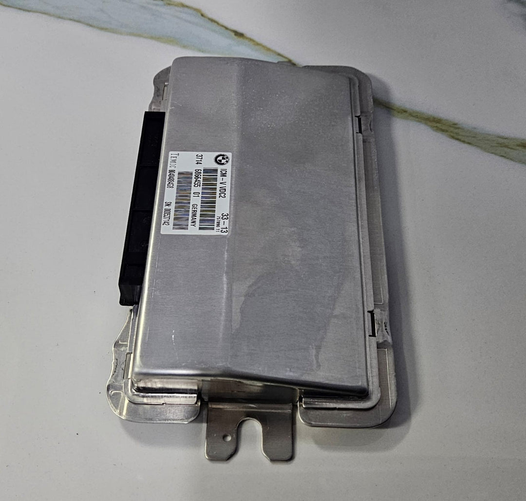 OEM BMW 7 F01, F02 2014 Dynamic Suspension Control Module Unit 6866455