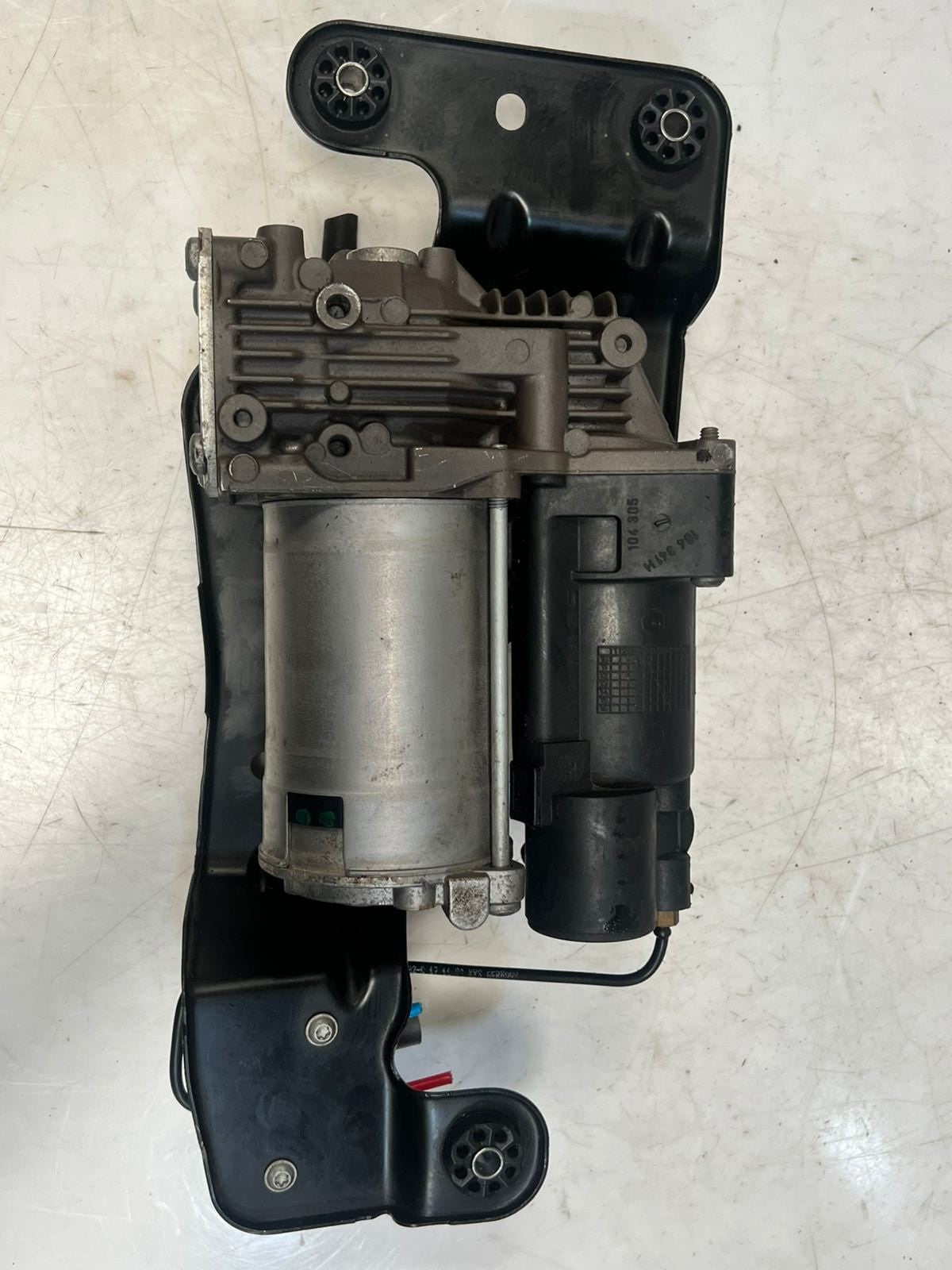 2006-2014 BMW X5 E70 X6 E71 E72 Air Suspension Compressor AIR SUPPLY 6789938 OEM