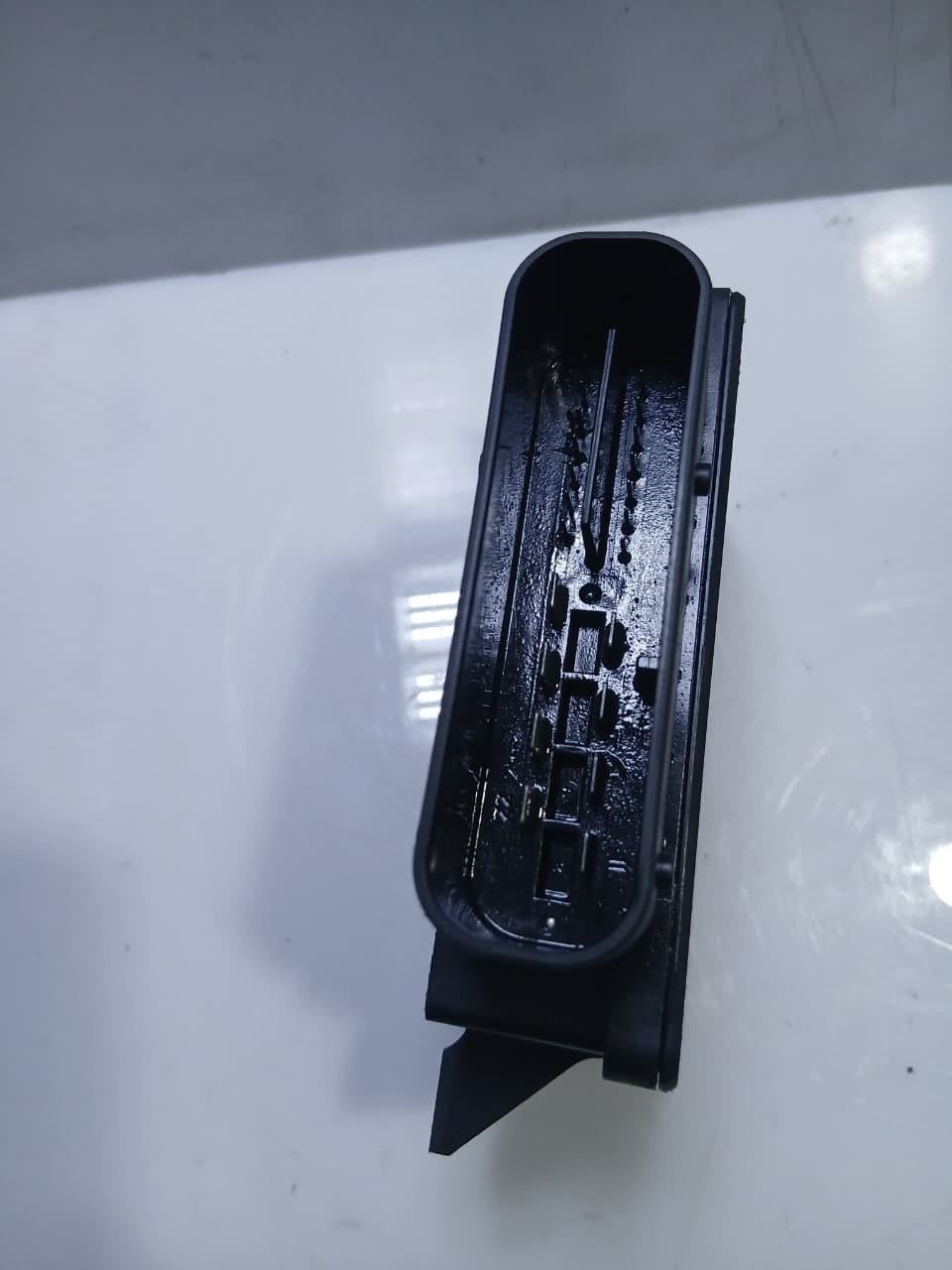 BMW 5 Series F10 F11 F12 F13 F25 F26 650i Parking Brake Control Module 6858017