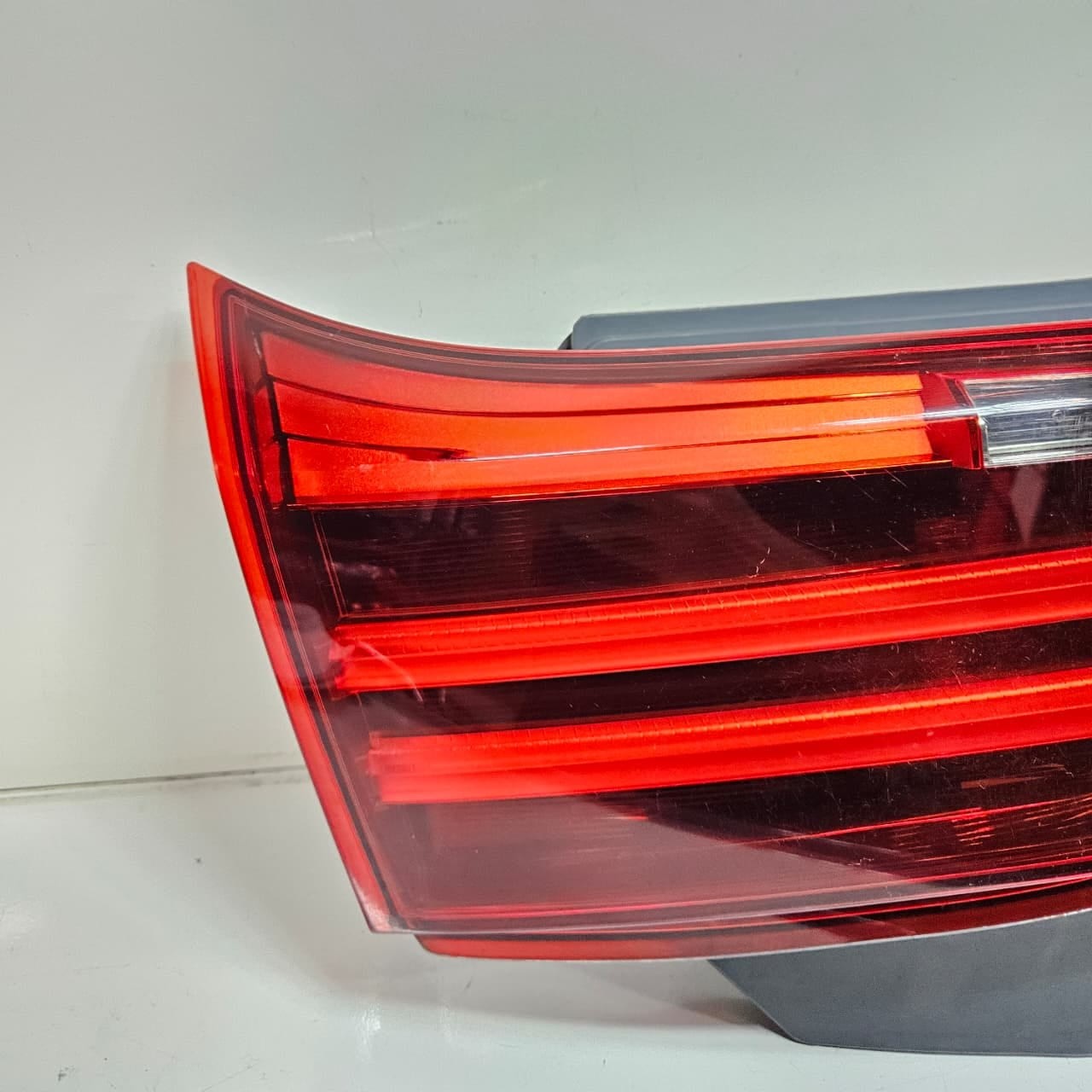 7306167-2014-2017 BMW5 Series F07 550i GT xDrive Rear Light in Trunk Lid Left 