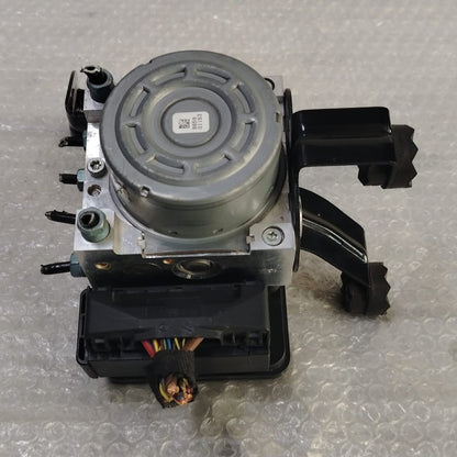 OEM BMW 3 Series Gt F34 2014 Diesel ABS Pump Assembly 6870914 6870913