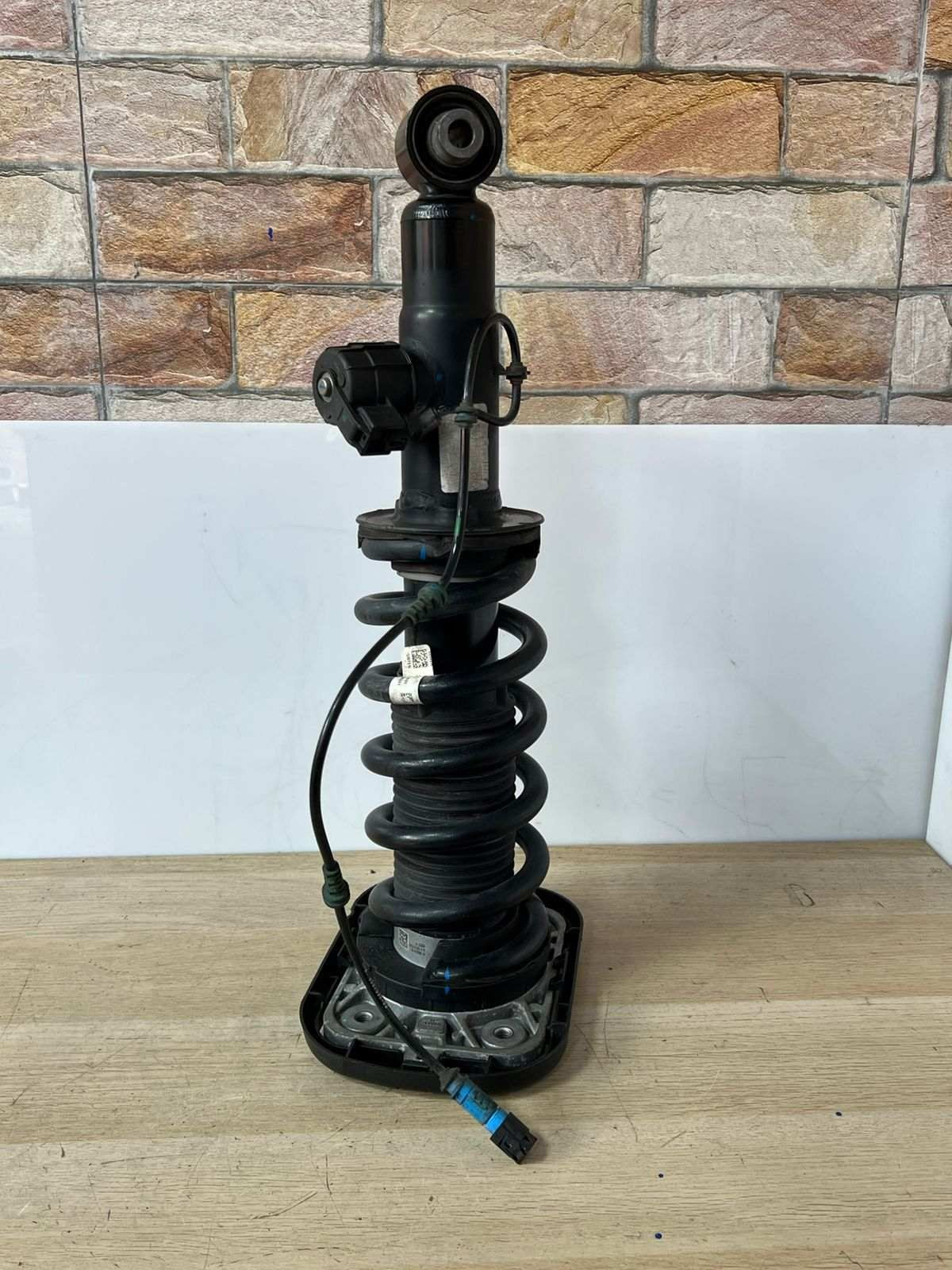 2019-2023 BMW X5 Shock Absorber 6869023 rear left G05 X5 VDC 