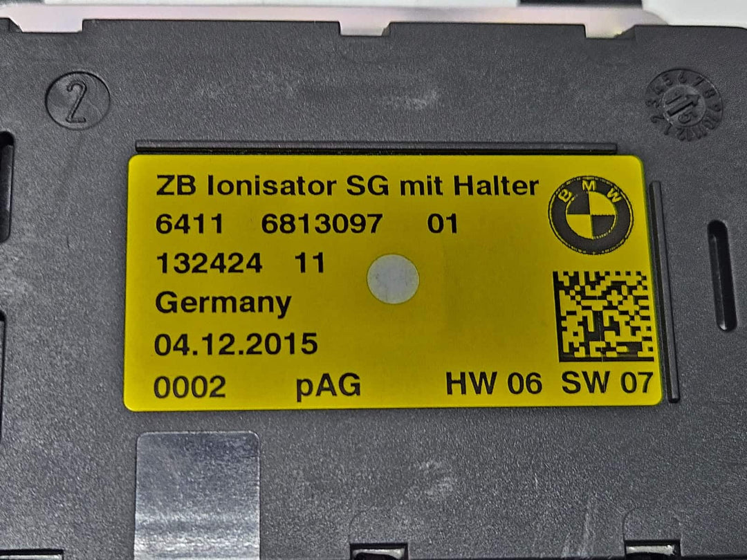  6813097-2015-2019 BMW 740i G11 G12 G30 G31 Ionizer & A/C Control Module OEM