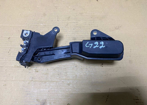 2019-2025 BMW 330i Starthilfe-Batteriespannungsanschluss 6842526, 3er G20, 4 S