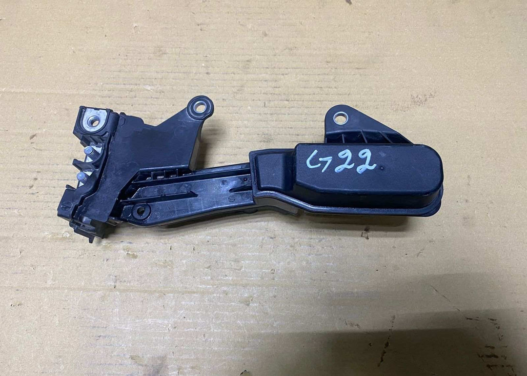 2019-2025 BMW 330i Jump Start Battery Voltage Terminal 6842526,3 Series G20, 4 S