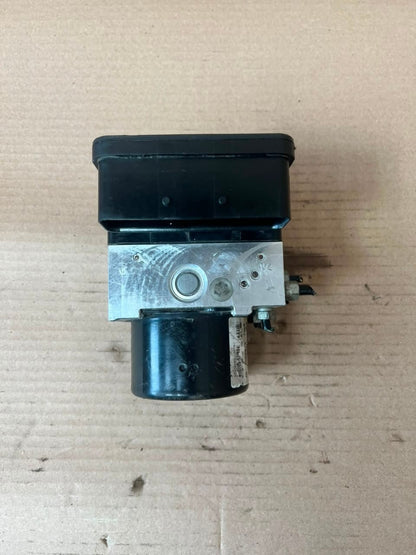 2009-2013 BMW 3 Series E90, E91, E92, E93 328i Abs Brake Pump Module 6789304