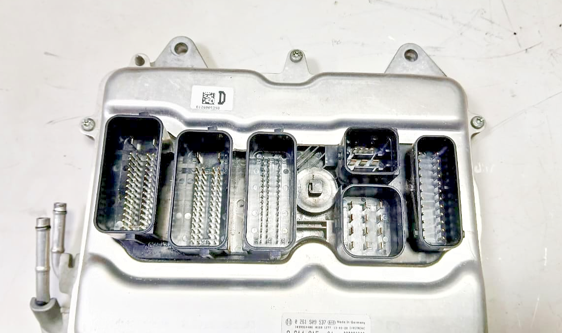 BMW 5,6,7, SERIES F01 F02 F06 F07 N63N ENGINE CONTROL UNIT  MODULE DME 8614915