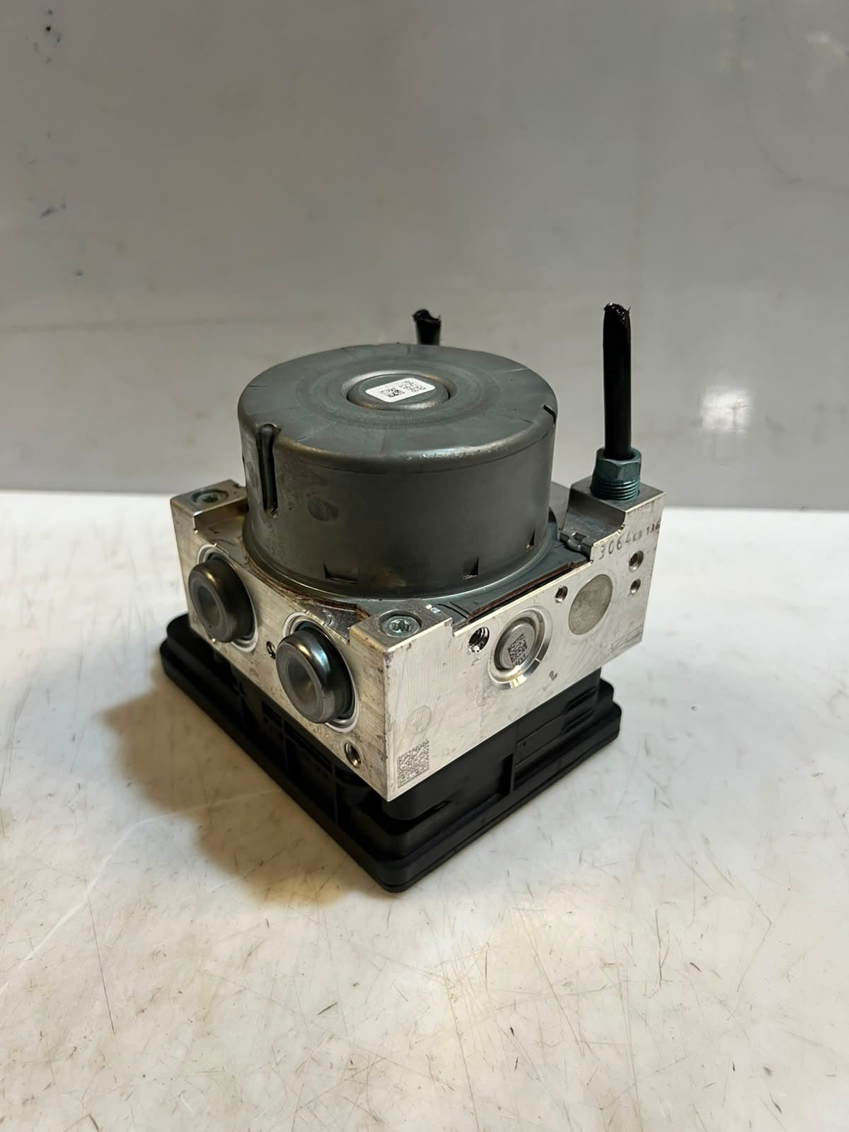 2018 BMW 320i F30 F31 F32 Abs Pump Control Module 6881172 OEM
