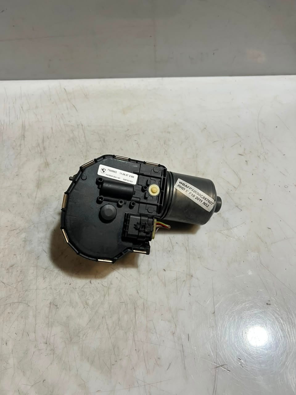 2011-2016 BMW 5 Series F10 F11 Front Wiper Motor and Linkage 7305562 OEM