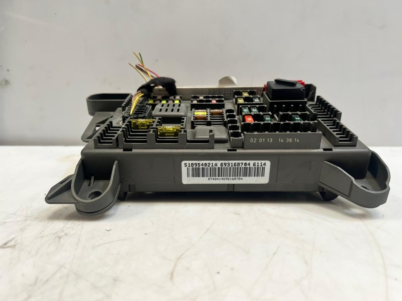 2007-2014 BMW X5 E70 and X6 E71 Rear Power Distribution Fuse Box 6931687 OEM